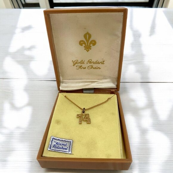 Vintage "74" Pendant Necklace 16"L Gold Tone Finish In Original Presentation Box - Picture 3 of 7